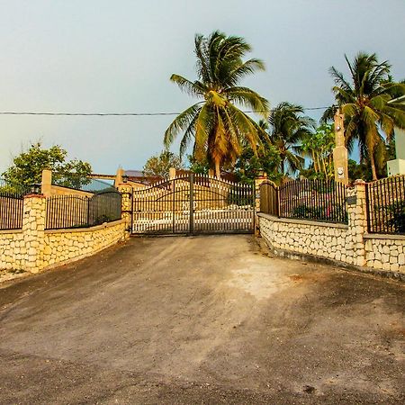 Sunshine Lodge: Your Home Away From Home Montego Bay Ngoại thất bức ảnh