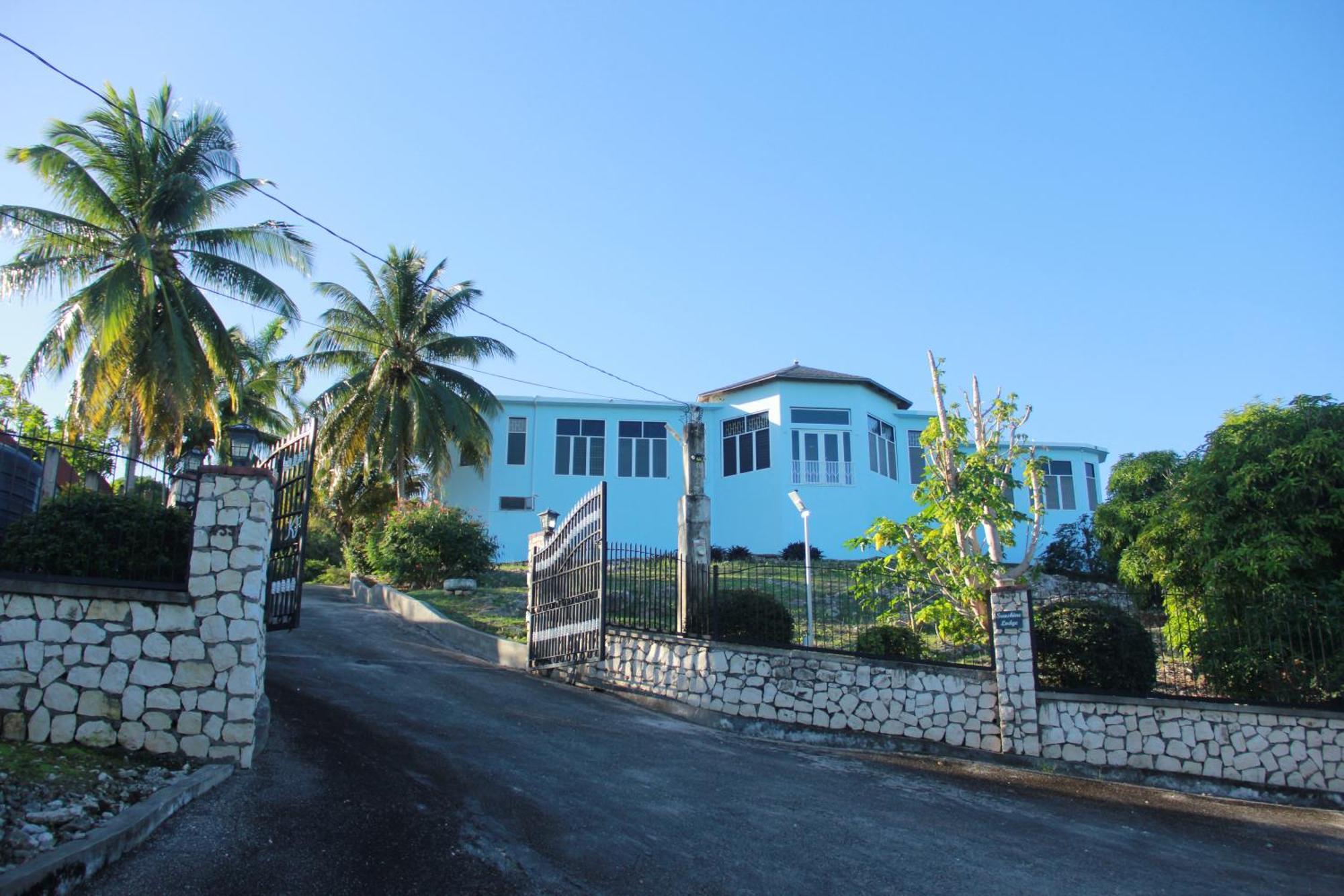 Sunshine Lodge: Your Home Away From Home Montego Bay Ngoại thất bức ảnh