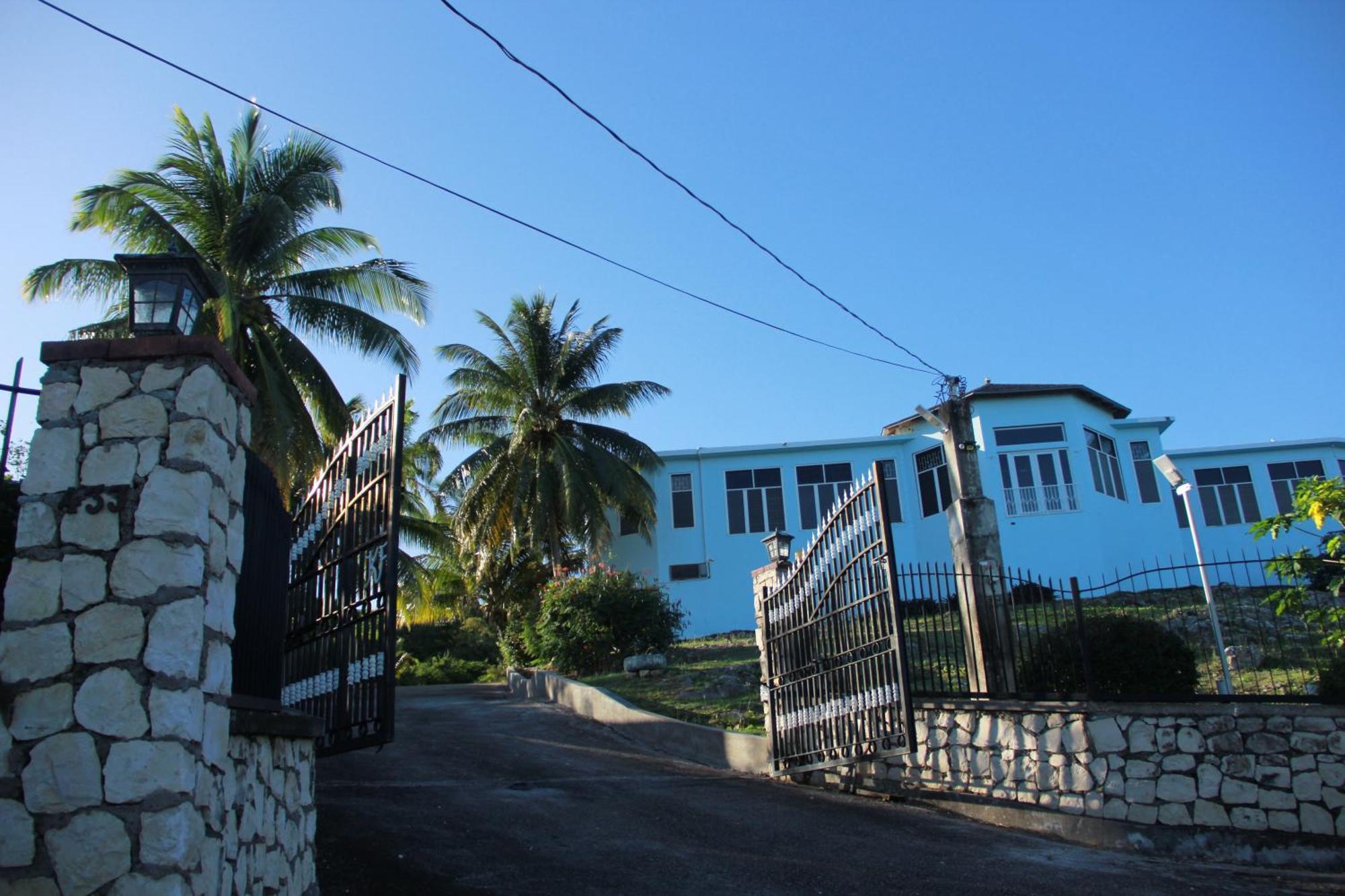 Sunshine Lodge: Your Home Away From Home Montego Bay Ngoại thất bức ảnh