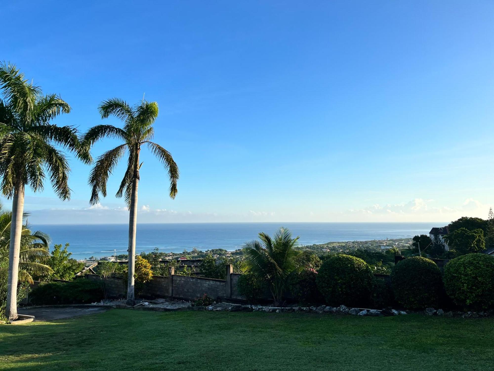 Sunshine Lodge: Your Home Away From Home Montego Bay Ngoại thất bức ảnh