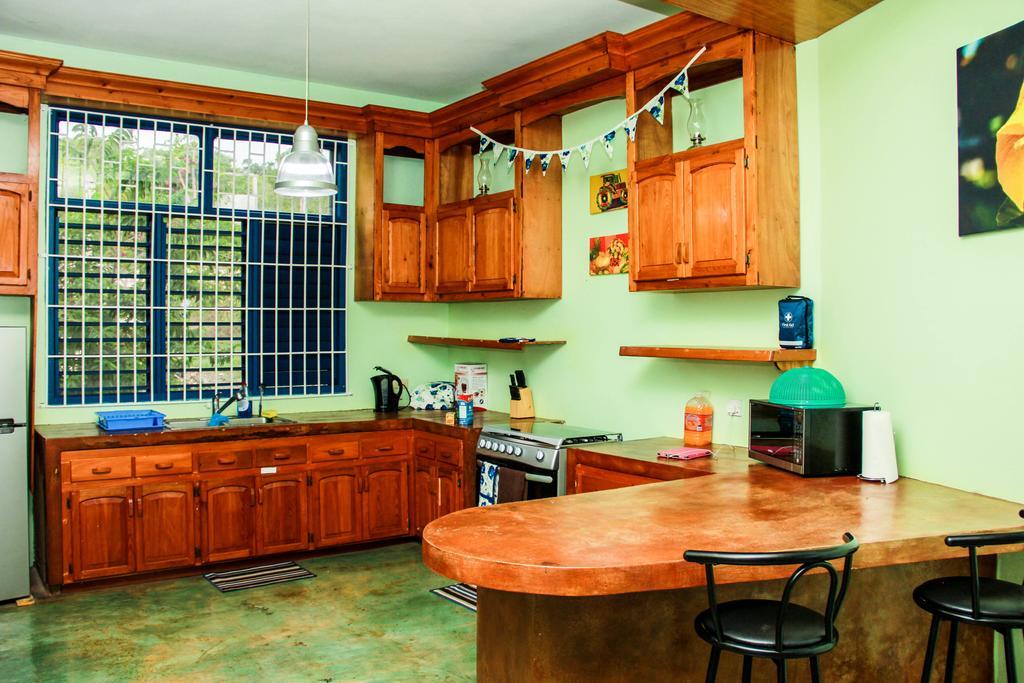 Sunshine Lodge: Your Home Away From Home Montego Bay Ngoại thất bức ảnh