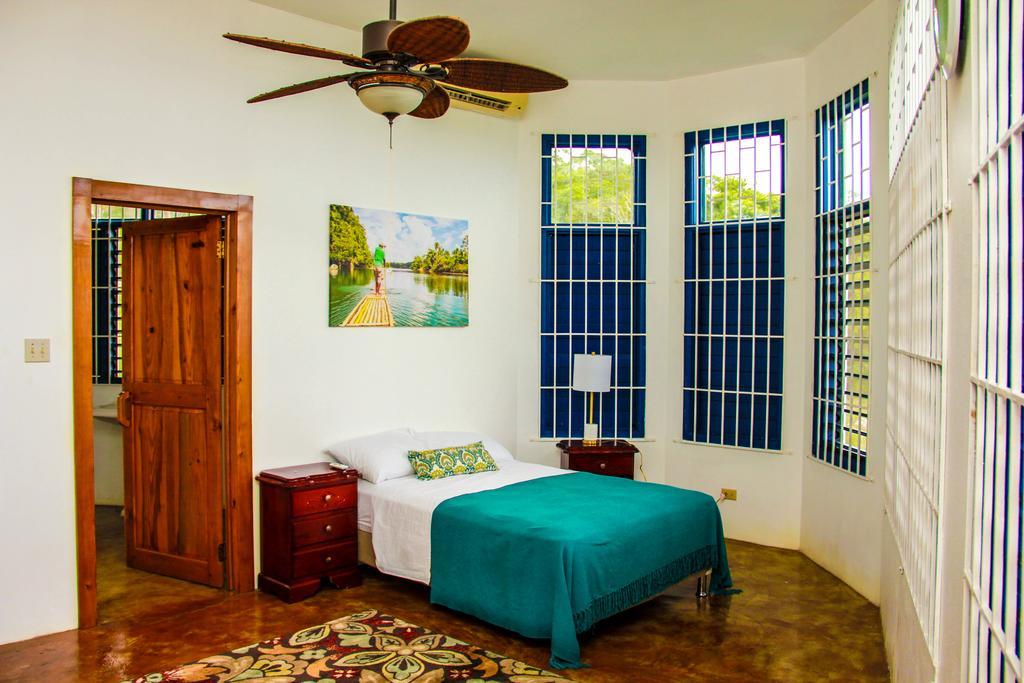 Sunshine Lodge: Your Home Away From Home Montego Bay Ngoại thất bức ảnh
