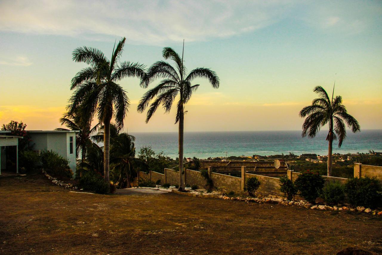 Sunshine Lodge: Your Home Away From Home Montego Bay Ngoại thất bức ảnh